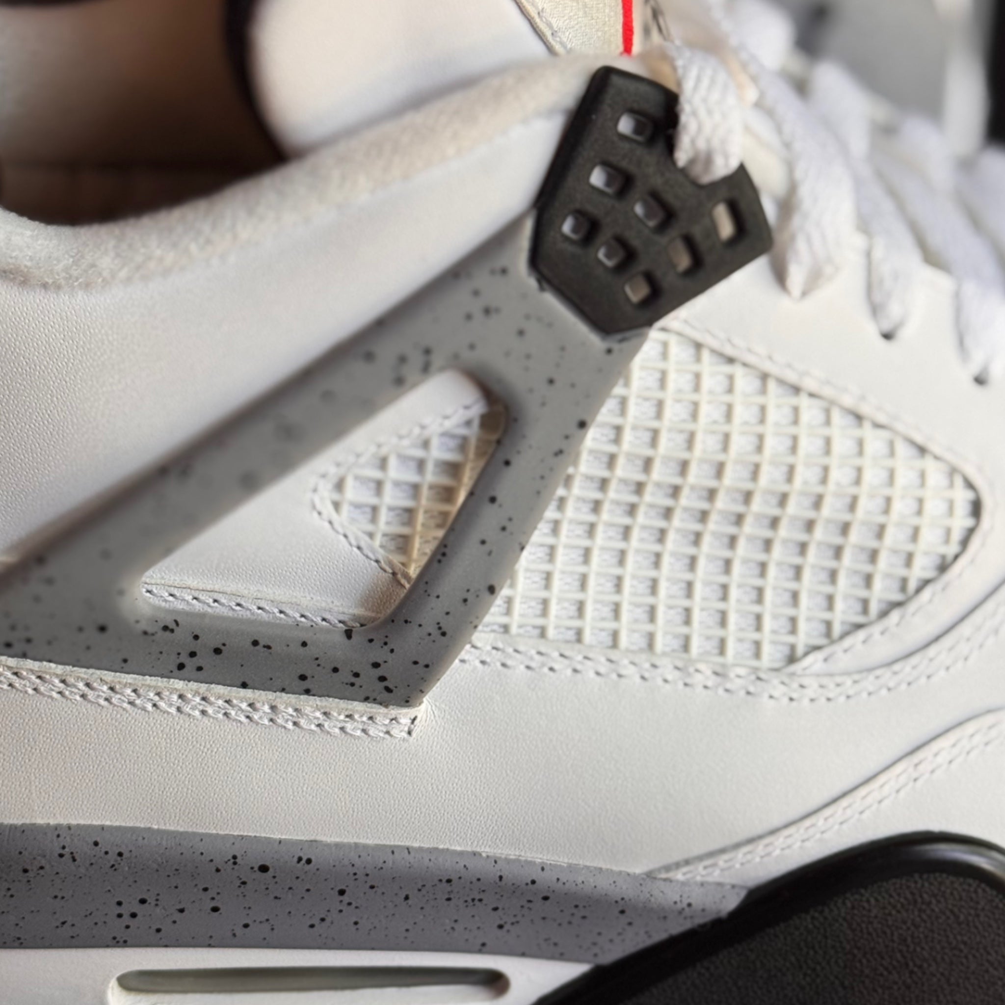 Air Jordan 4 Retro White Cement 2012 (USED)