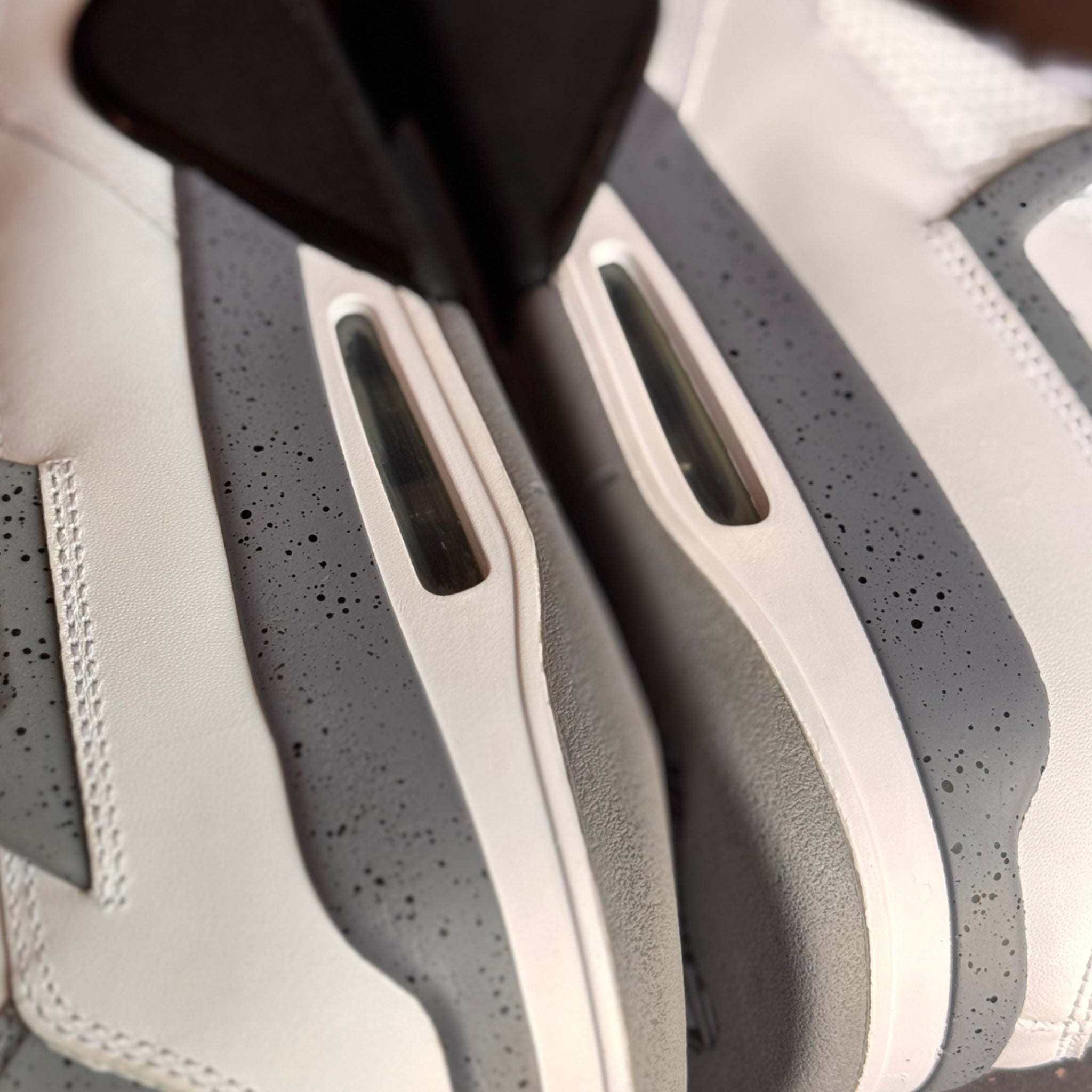 Air Jordan 4 Retro White Cement 2012 (USED)