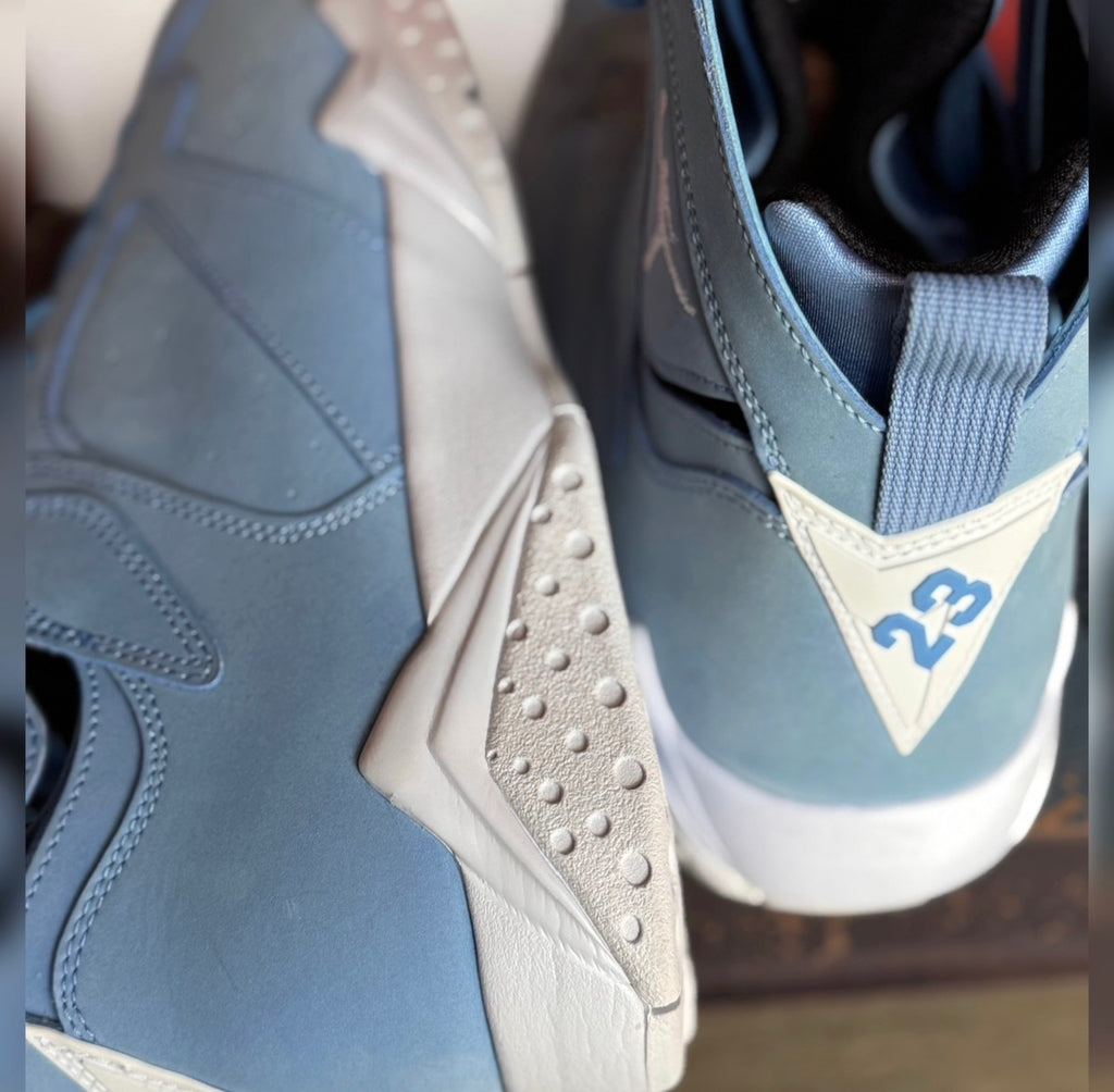 Air Jordan 7 Retro UNC Pantone 2017 (USED)