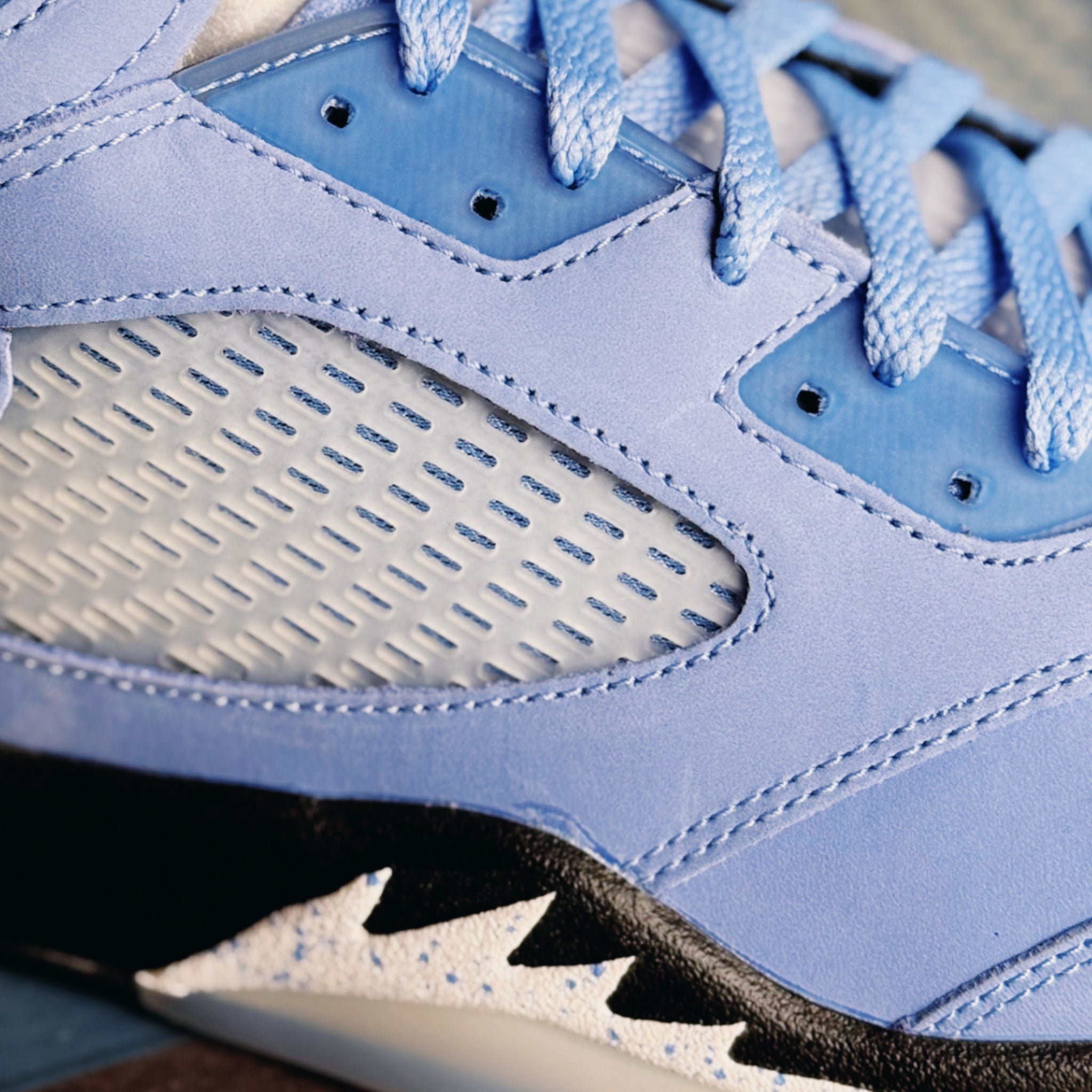 Air Jordan 5 Retro SE UNC 2023 (NEW-)